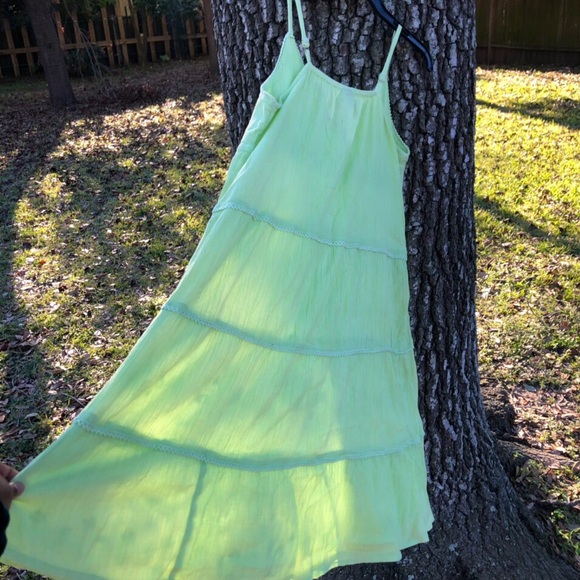 **SOLD**Light green V-neck cami dress with sequins - Picture 2 of 4